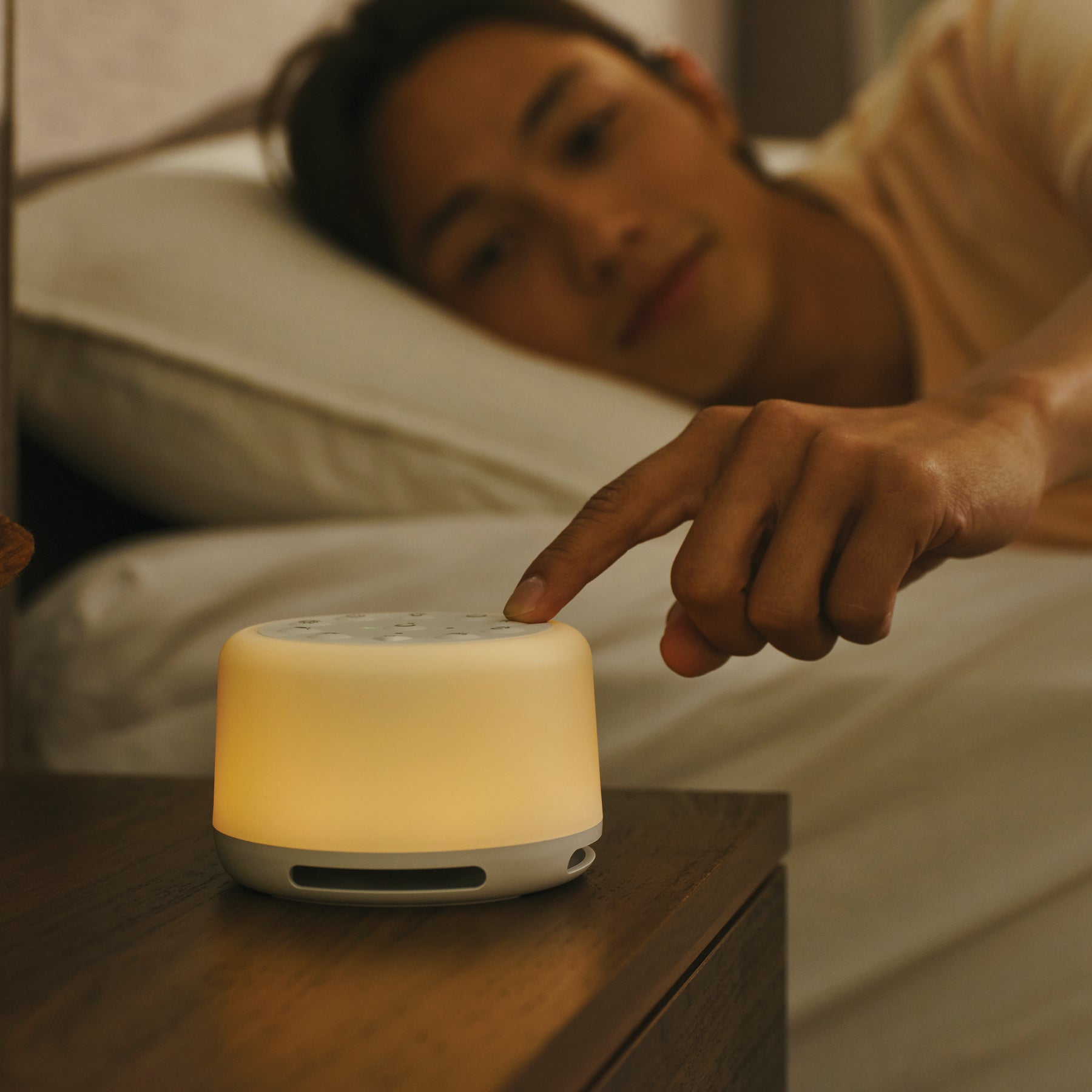 homedics-soundspa-aura-24-sounds-bluetooth-rechargeable-sound-machine image 3